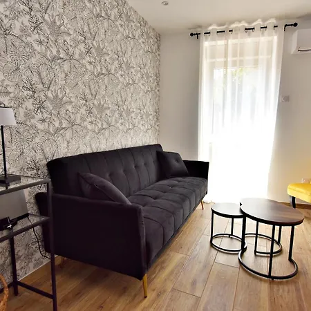 Arum Classee 3 Etoiles Avec Terrasse * Roanne